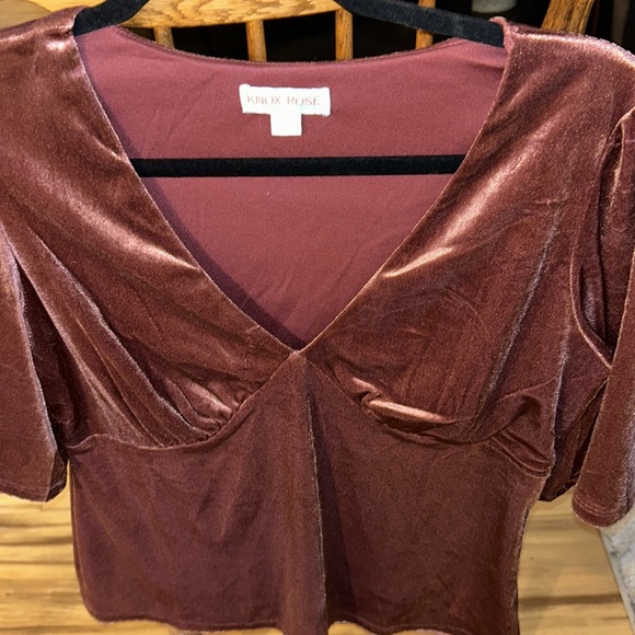 ••4/$20 CLOTHING SALE•• Knox Rose Women’s Small Rose Gold Velvet Blouse - Picture 3 of 8